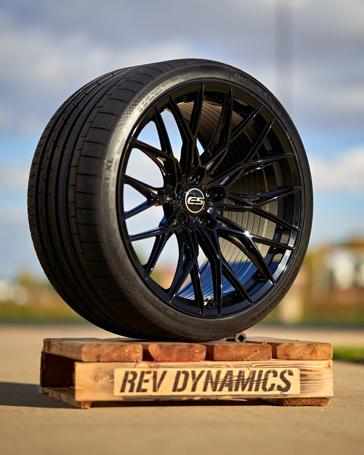 E5 Sebring Gloss Black Corvette C8 Wheel with Continental tire